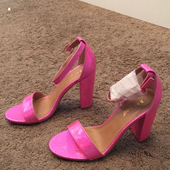 BAMBOO Shoes - NIB iridescent pink crocodile heels